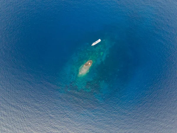 Résumé fond de l'océan qui peut être utilisé pour ajouter du texte, Vue aérienne de la surface de la mer . — Photo