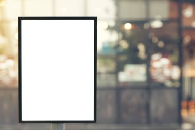 Alay kadar kopya alanı metin mesajı veya içerik modern alışveriş merkezi ile dikey billboard işareti, boş.