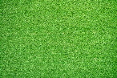 Doğal çim doku desenli arka planda golf sahası çim üst görünümden: arka plan otantik çimenli çim çevre dokulu deseni zemin içinde parlak sarı yeşil renk tonu 