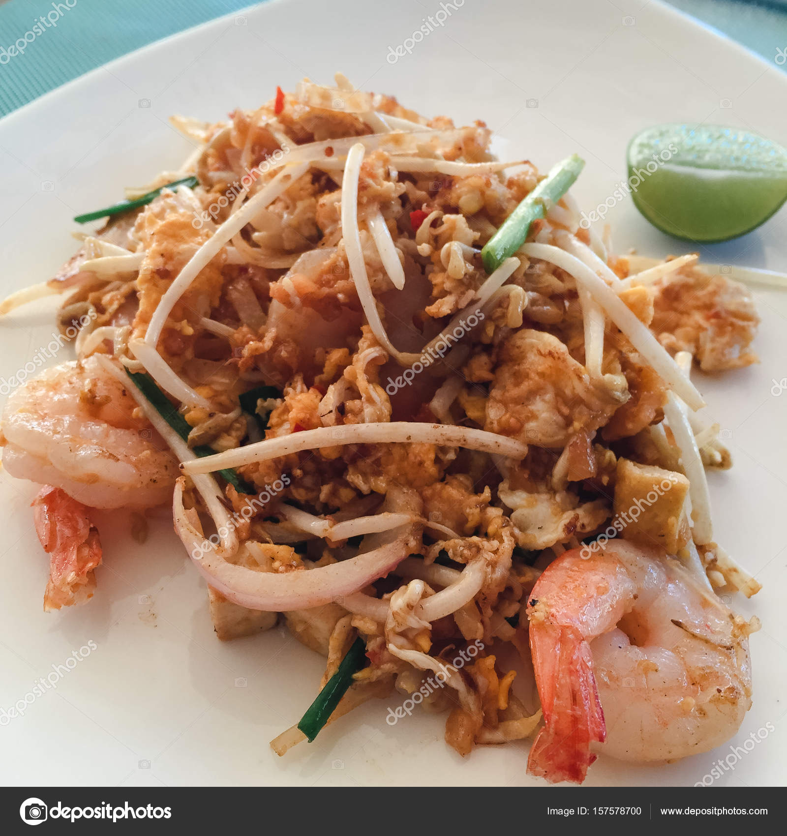 Рисовая лапша с мясом и креветками Рисовая лапша с мясом и креветками