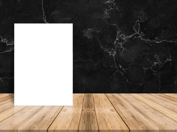 Cartaz de papel branco em branco na prancha piso de madeira e parede de pedra de mármore, modelo simular para adicionar seu conteúdo, deixe espaço lateral para exibição do produto . — Fotografia de Stock