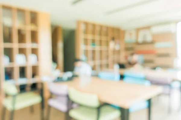 Aula de la escuela en el fondo borroso sin estudiante joven; visión borrosa de la sala de clase primaria ningún niño o profesor con sillas y mesas en el campus. Vintage efecto estilo imágenes . — Foto de Stock