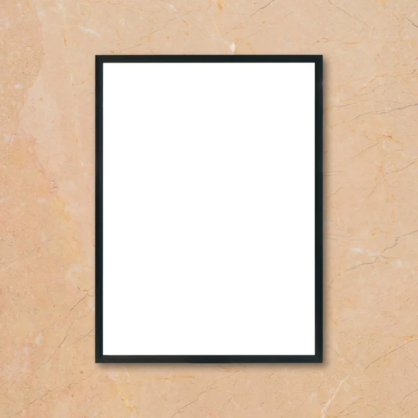 Håna upp tom affisch fotoram hängande på brun marmor vägg bakgrund i rummet kan - vara begagnade mockup för montage produkter visning och utforma viktiga visuella layout. — Stockfoto
