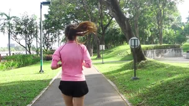 Mouvement Lent Jeune Femme Asiatique Courant Sur Trottoir Matin Jeune — Video