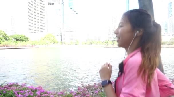 Cámara Lenta Joven Mujer Asiática Corriendo Acera Mañana Joven Deporte — Vídeo de stock