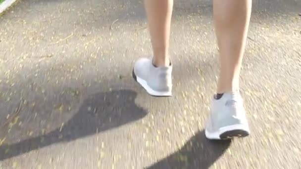 Αργή Κίνηση Ασιατικές Γυναίκα Τρέχει Στο Πεζοδρόμιο Πρωί Νέος Αθλητισμός — Αρχείο Βίντεο