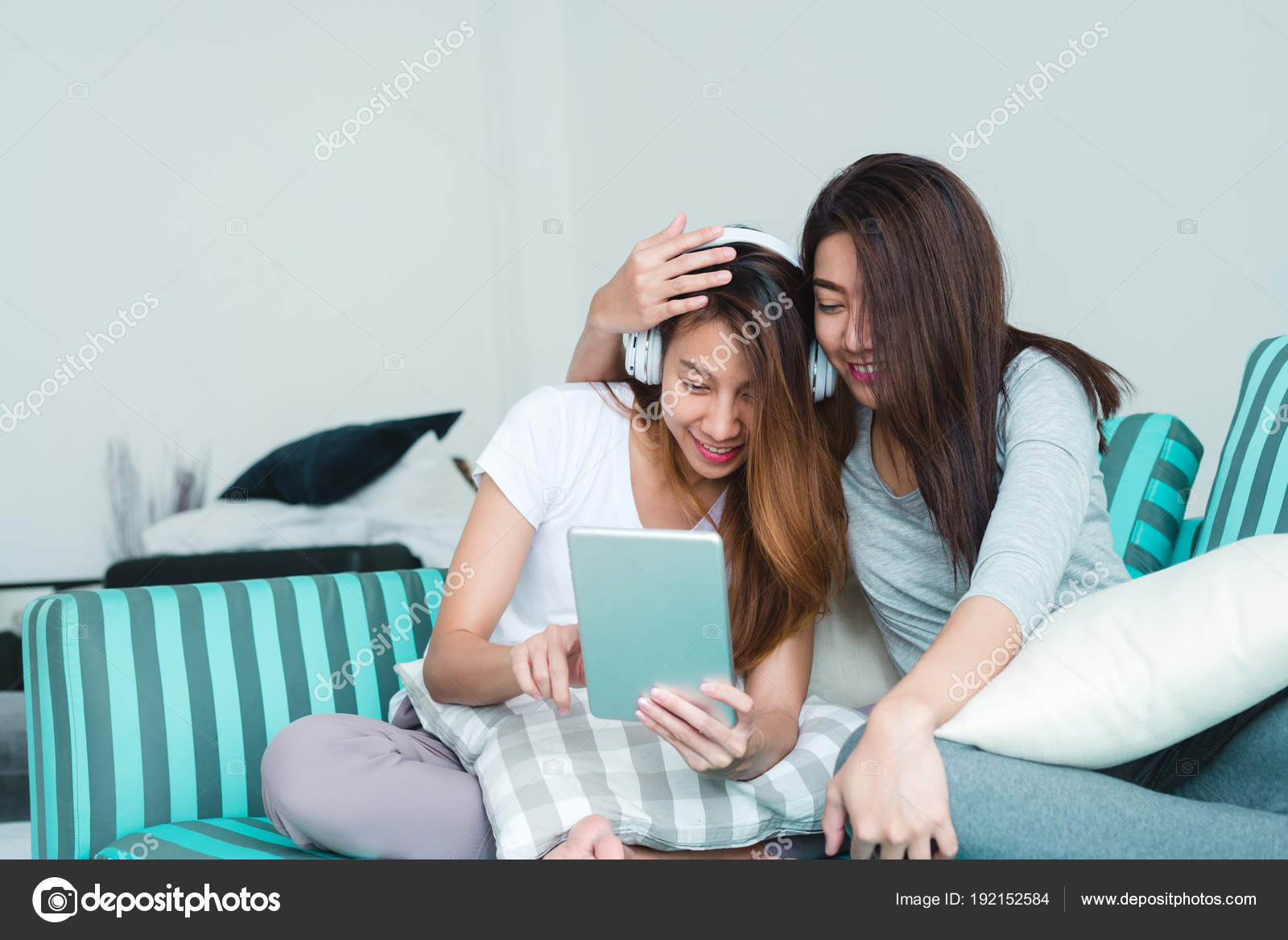 lesbian living together Para sex site