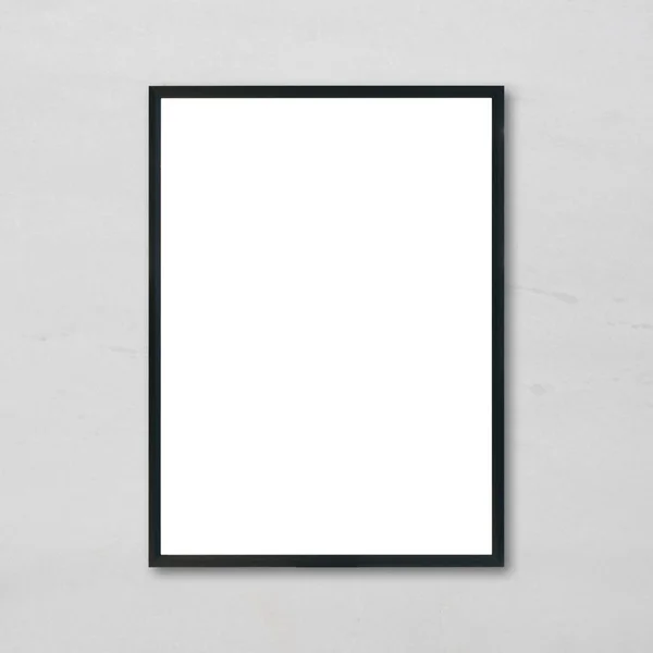 Falsificare cornice poster bianco appeso sullo sfondo della parete di marmo bianco in camera - può essere utilizzato mockup per esposizione di prodotti di montaggio e layout visivo chiave di design . — Foto Stock