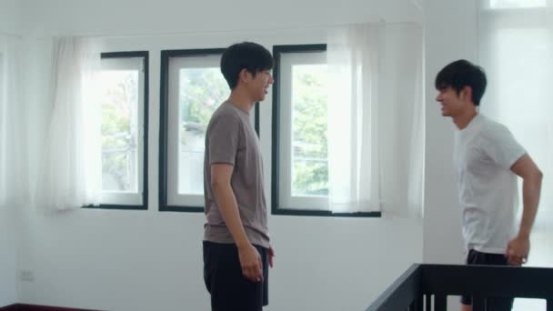Genç Asyalı Eşcinsel Çift Evde Dans Ederken Eğleniyor Neşeli Asya — Stok video