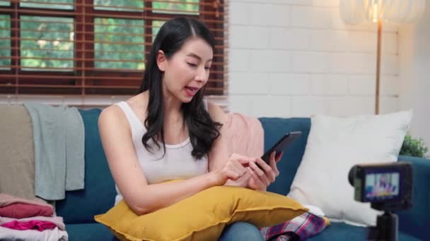 Asian Fashion Influencer Designer Women Using Camera Streaming Live Sell — Stock Video