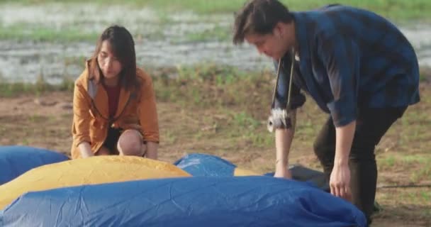 Young Asia Campers Couple Setting Tent Camping Gear Outdoor Seaside — Stock Video