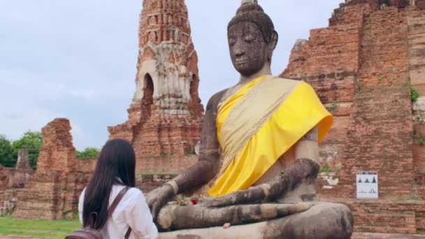 Viaggiatore Donna Asiatica Che Trascorre Viaggio Vacanza Ayutthaya Thailandia Zaino — Video Stock