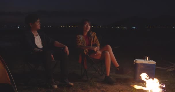 Young Asia Couple Backpackers Enjoying Camping Night Campfire Beach Male — Stock Video