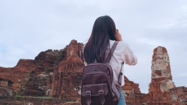 Viaggiatore Donna Asiatica Che Trascorre Viaggio Vacanza Ayutthaya Thailandia Zaino — Video Stock