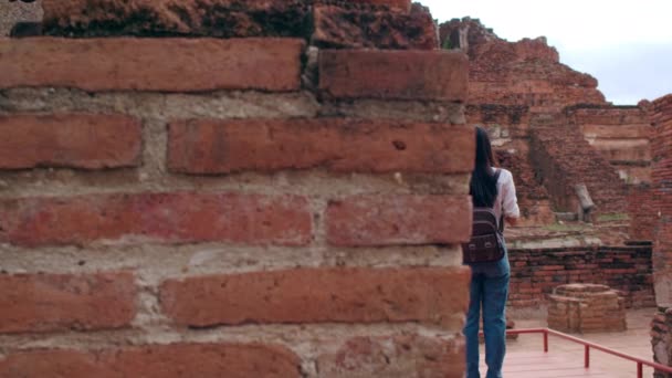 Resenär Asiatisk Kvinna Som Använder Kamera För Att Bild Medan — Stockvideo