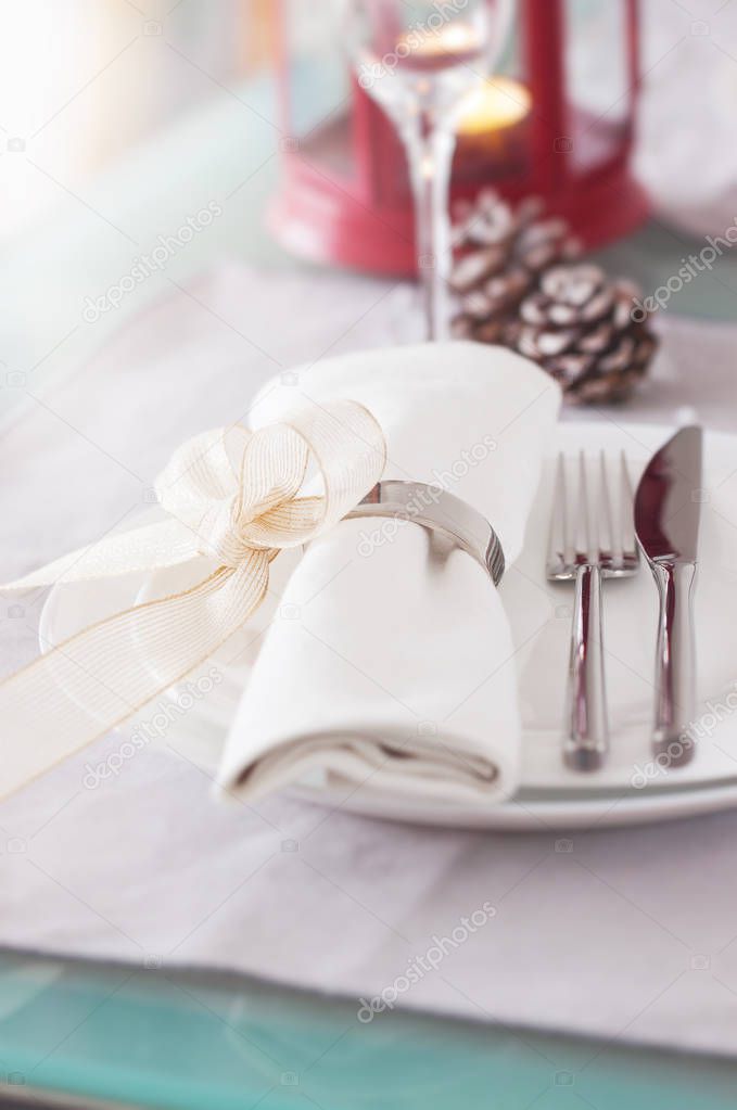 Elegant decorated Christmas table setting with modern cutlery ... Elegant decorated Christmas table setting with modern cutlery ...