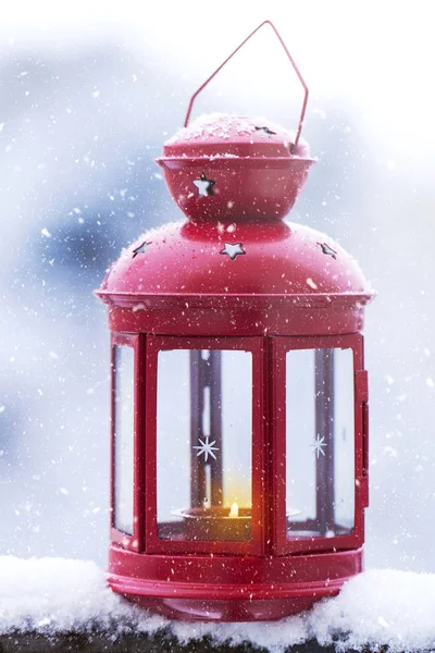 Christmas candle lantern on a snowy background outside — Stock Photo, Image