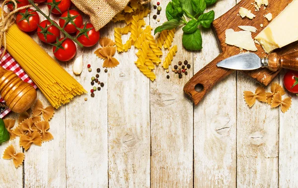 Włoski żywności lub składników podłoże ze świeżych warzyw — Zdjęcie stockowe