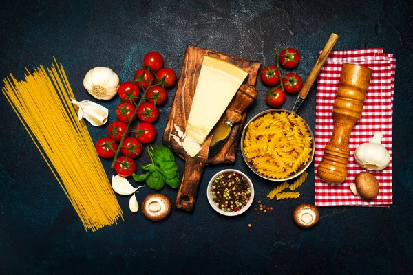 Włoski żywności lub składników podłoże ze świeżych warzyw — Zdjęcie stockowe