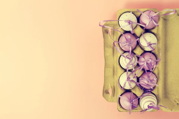 Pastel Toning. Paskah atau musim semi, Konsep Makanan. Telur Segar di Kotak — Stok Foto