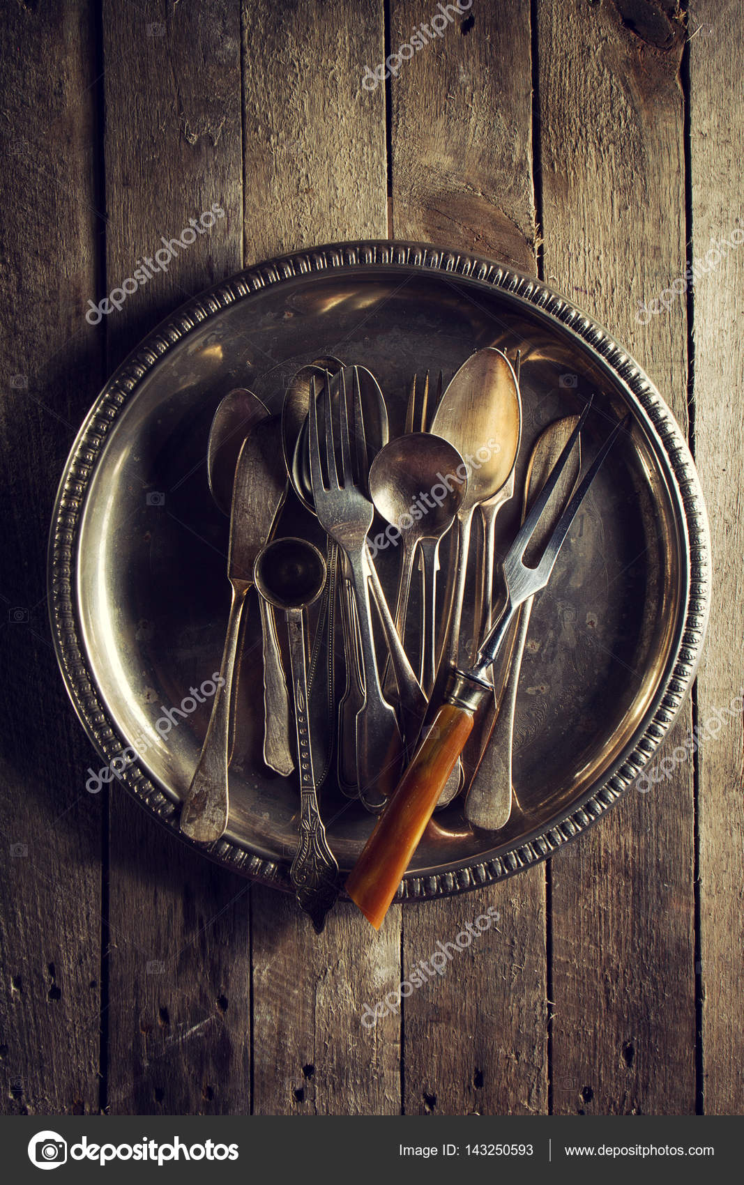 Dell\'annata vecchi utensili da cucina rustica forchette cucchiai e ... Dell\'annata vecchi utensili da cucina rustica forchette cucchiai e ...