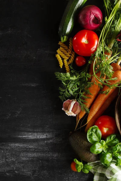 Cozinhar o conceito saudável de desintoxicação vegetal com vários vegetais — Fotografia de Stock