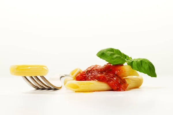 Смачна барвиста апетитна варена італійська паста — стокове фото