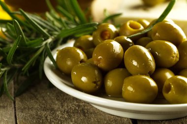 Taze lezzetli Yunan yeşil zeytin peynir beyaz peynir veya keçi peyniri. 