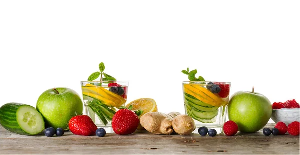 Bons ingredientes saborosos frutas para fazer bebidas saudáveis de desintoxicação — Fotografia de Stock
