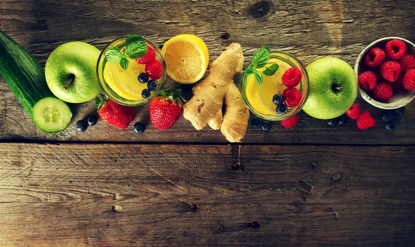 건강 만들기 위한 아름 다운 재료 맛 있는 과일 해독 drin — 스톡 사진