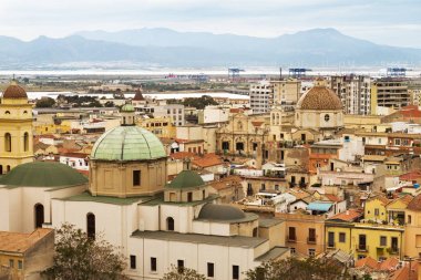 28 Nisan 2017 Cagliari, İtalya. Cagliari eski şehrin panoramik görünüm