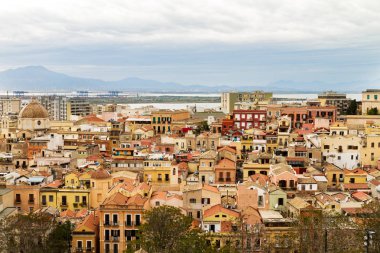 28 Nisan 2017 Cagliari, İtalya. Cagliari eski şehrin panoramik görünüm