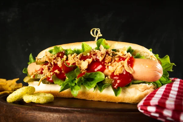 Tasty classic traditional american hot dog with sausages and ket — Stock Photo, Image