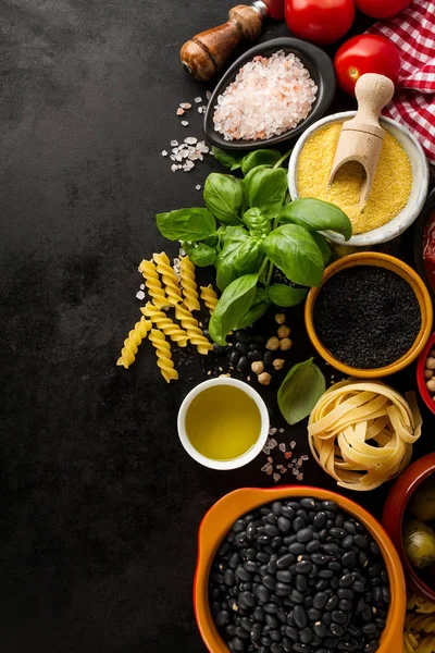 Essen Hintergrund Food-Konzept mit verschiedenen leckeren frischen Zutaten — Stockfoto