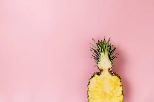 Half slice of beautiful fresh appetizing tasty pineapple — Stock Photo, Image