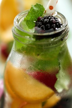 Sağlıklı lezzetli tatlı ferahlatıcı Detoks su şişe veya kavanoz 