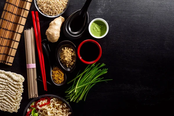 Mängd olika många ingredienser för matlagning läckra orientaliska — Stockfoto