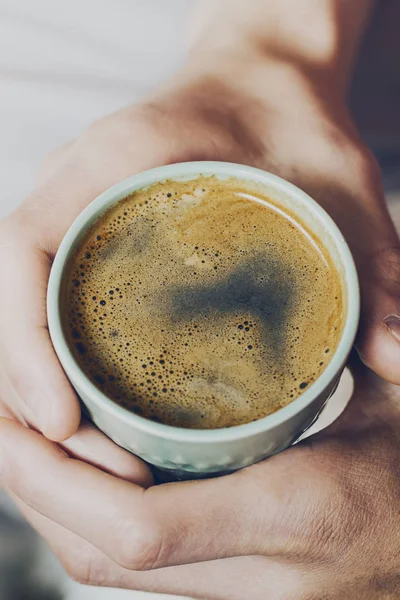 Closeup of tasty coffee espresso with tasty yellow foam — Stock Photo, Image