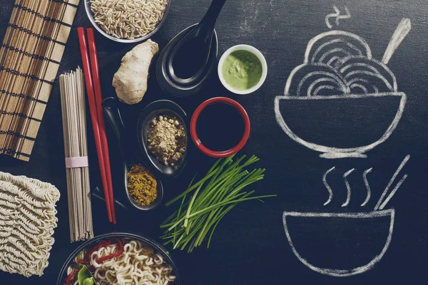 Ποικιλία διαφορετικών πολλά συστατικά για το μαγείρεμα νόστιμο Oriental — Φωτογραφία Αρχείου