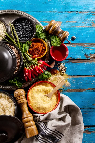 Vackra smakrika aptitretande ingredienser kryddor livsmedelsbutiker för matlagning — Stockfoto