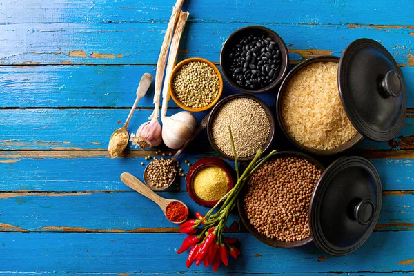 Schöne leckere appetitliche Zutaten Gewürze Lebensmittelgeschäft zum Kochen — Stockfoto