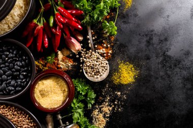 Güzel lezzetli iştah açıcı maddeler baharat kırmızı biber biber 