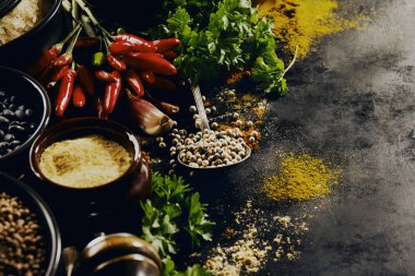 Güzel lezzetli iştah açıcı maddeler baharat kırmızı biber biber 