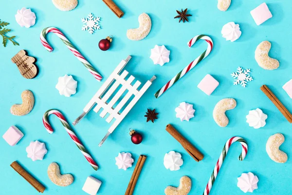 Boże Narodzenie cukierki i słodycze na niebiesko — Zdjęcie stockowe