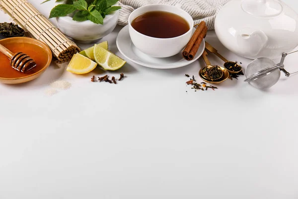 Vackra arrangemang av te kryddor på bordet — Stockfoto