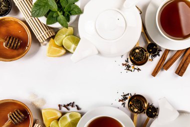 Görücü usulü çay seti ve çeşniler Üstten Görünüm