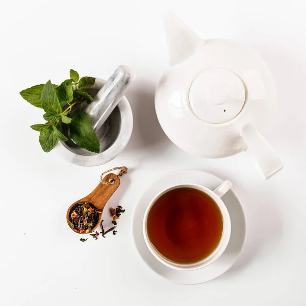Bovenaanzicht van servies en thee — Stockfoto