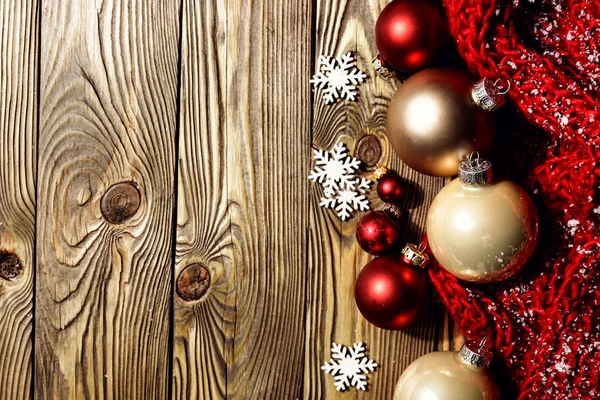 Julgranskulor på trä — Stockfoto