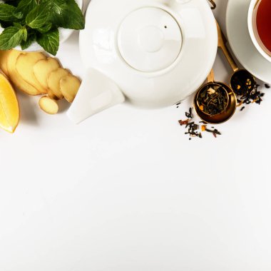 Çaydanlık ve zencefil servis