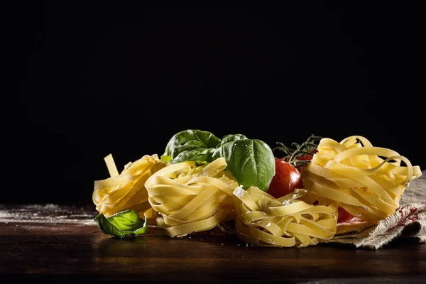 Ingrediënten voor het koken van lekkere pasta — Stockfoto